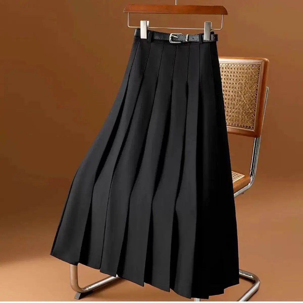 Pledia | Pleated Black Midi Skirt 1