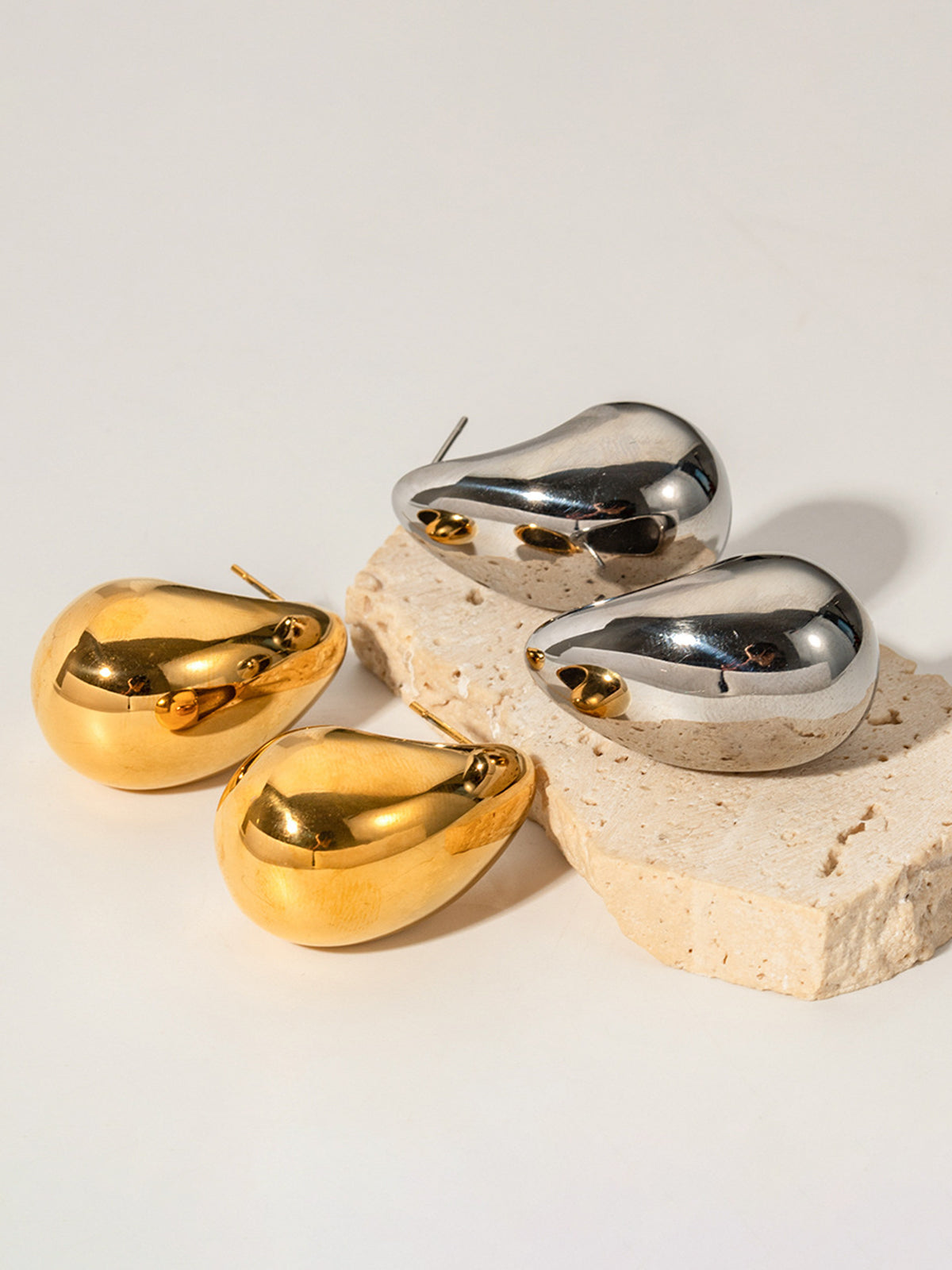 Virelle | Gold Teardrop Hoop Earrings 2